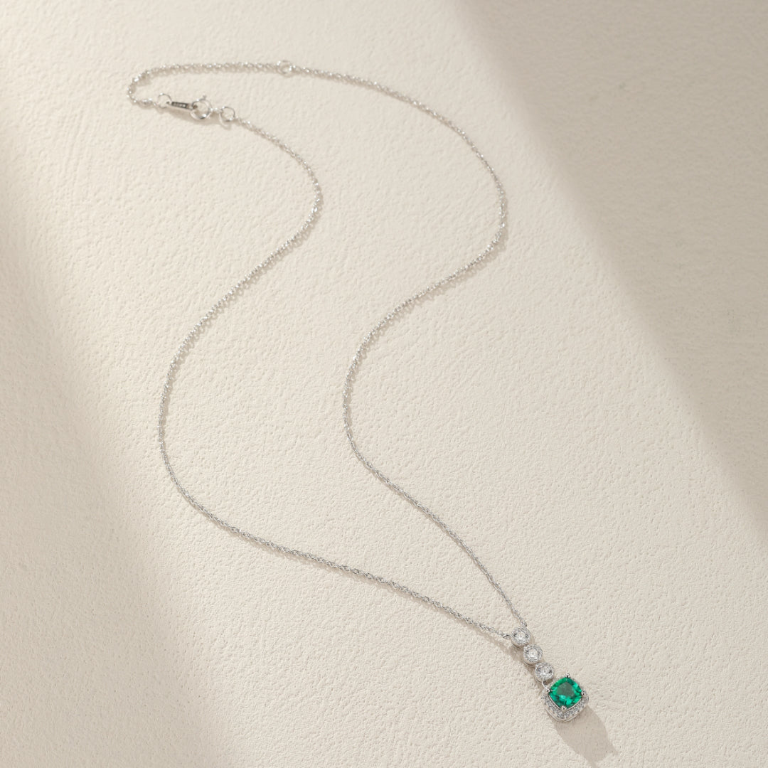 Collier Émeraude – Reflets Précieux, Argent Plaqué Platine