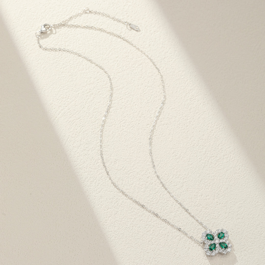 Collier Émeraude Trèfle – Chance Étincelante, Argent Plaqué Platine