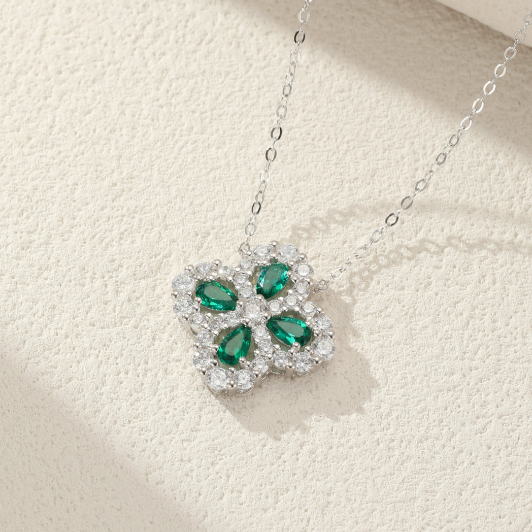 Collier Émeraude Trèfle – Chance Étincelante, Argent Plaqué Platine