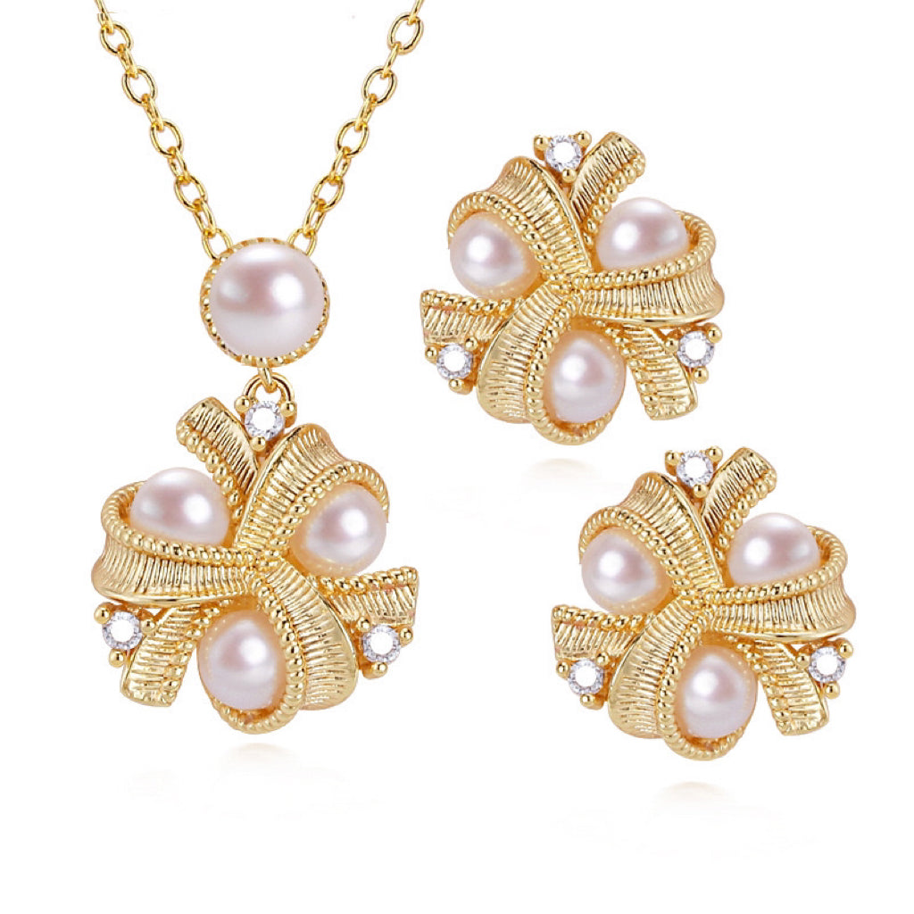 Ensemble de collier et boucles d'oreilles Versailles en plaqué or 18 carats avec perles roses et cristaux scintillants, design nœud