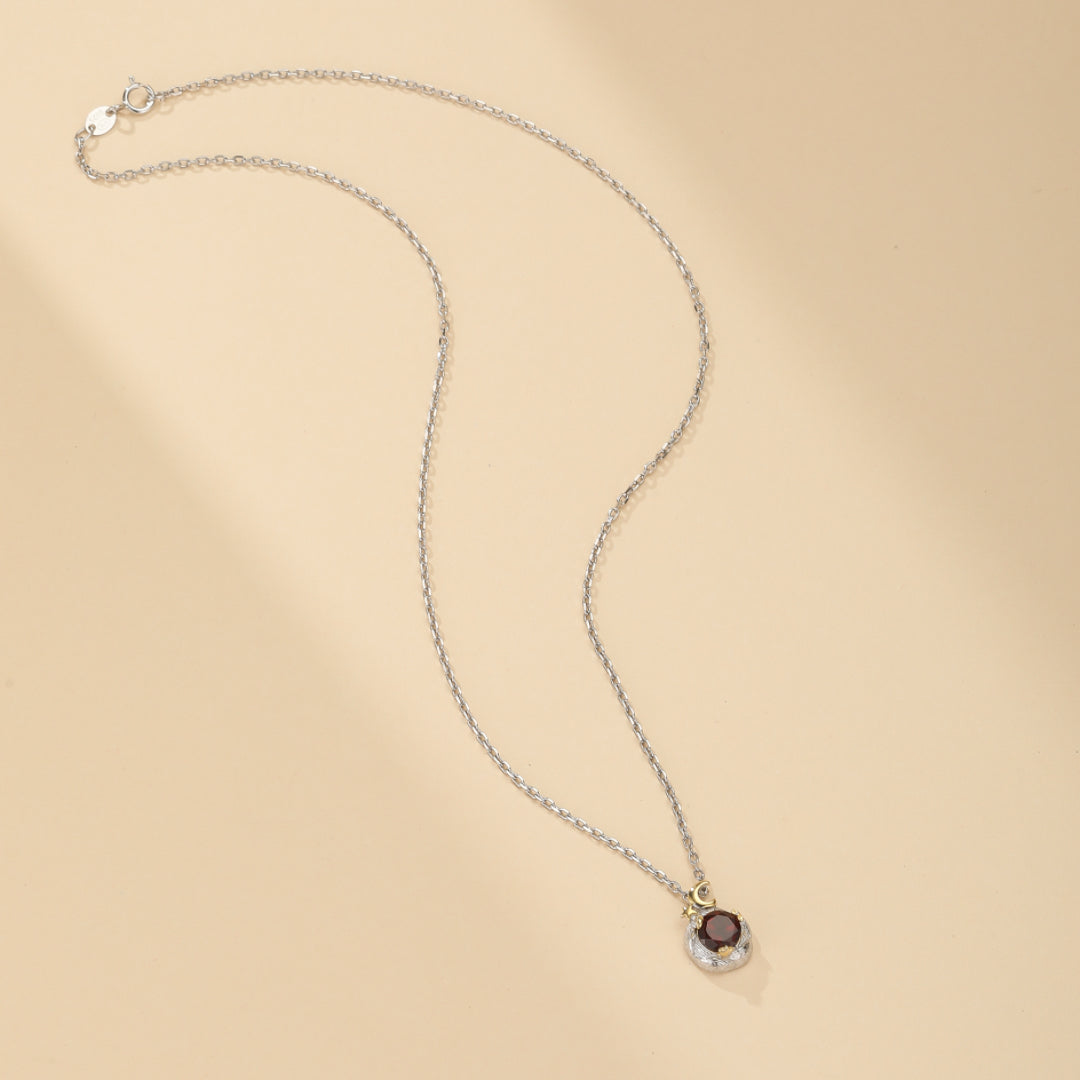 Collier Grenat Lune et étoile – Lueur Nocturne, Argent 925