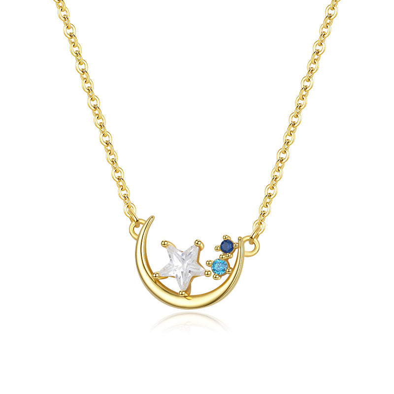 Collier en argent plaqué or 16K avec un croissant de lune orné d'une étoile blanche et de deux petites pierres bleues.