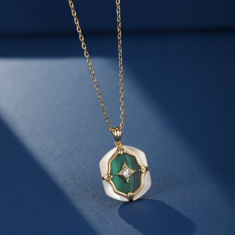 Collier Malachite et Nacre – Astres en Verdures, Argent Plaqué Or