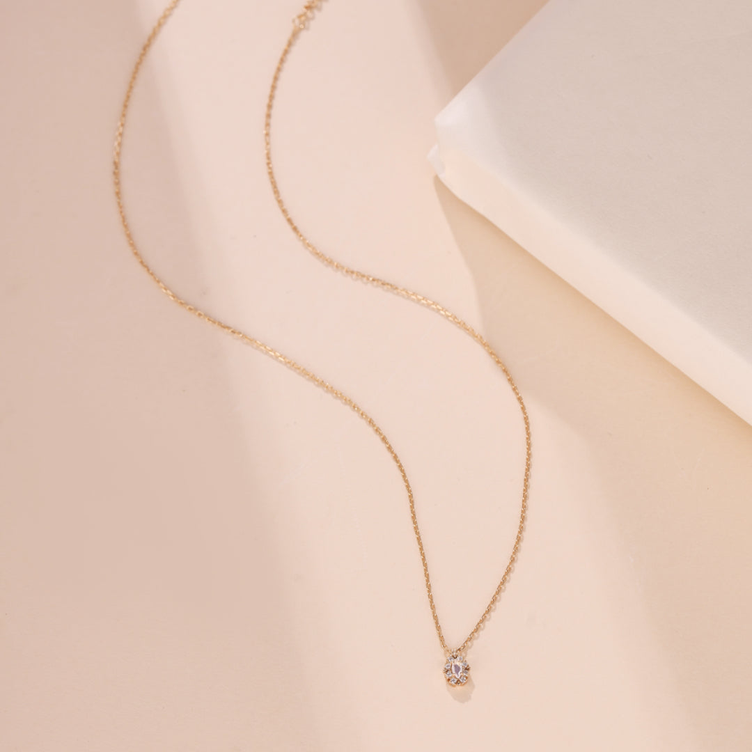 Collier Opale Blanche – Brume Étoilée, Argent Plaqué Or