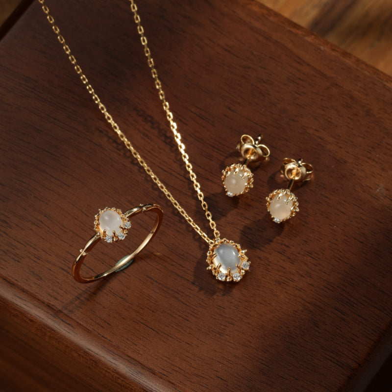 Collier Pierre de Lune – Élégance Lustrée, Argent Plaqué Or