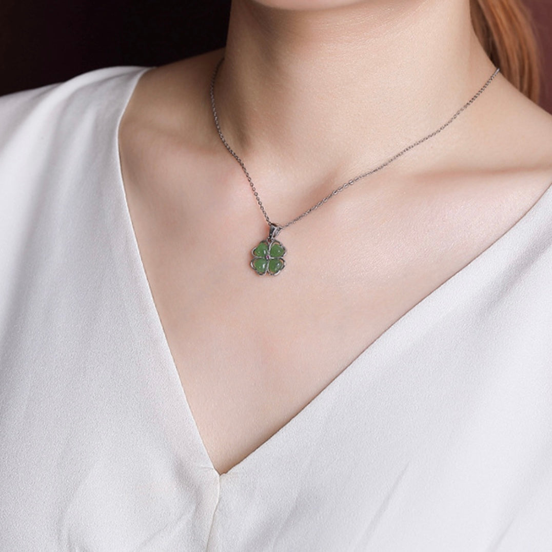 Collier Trèfle en Jade – Éclat de Nature, Argent