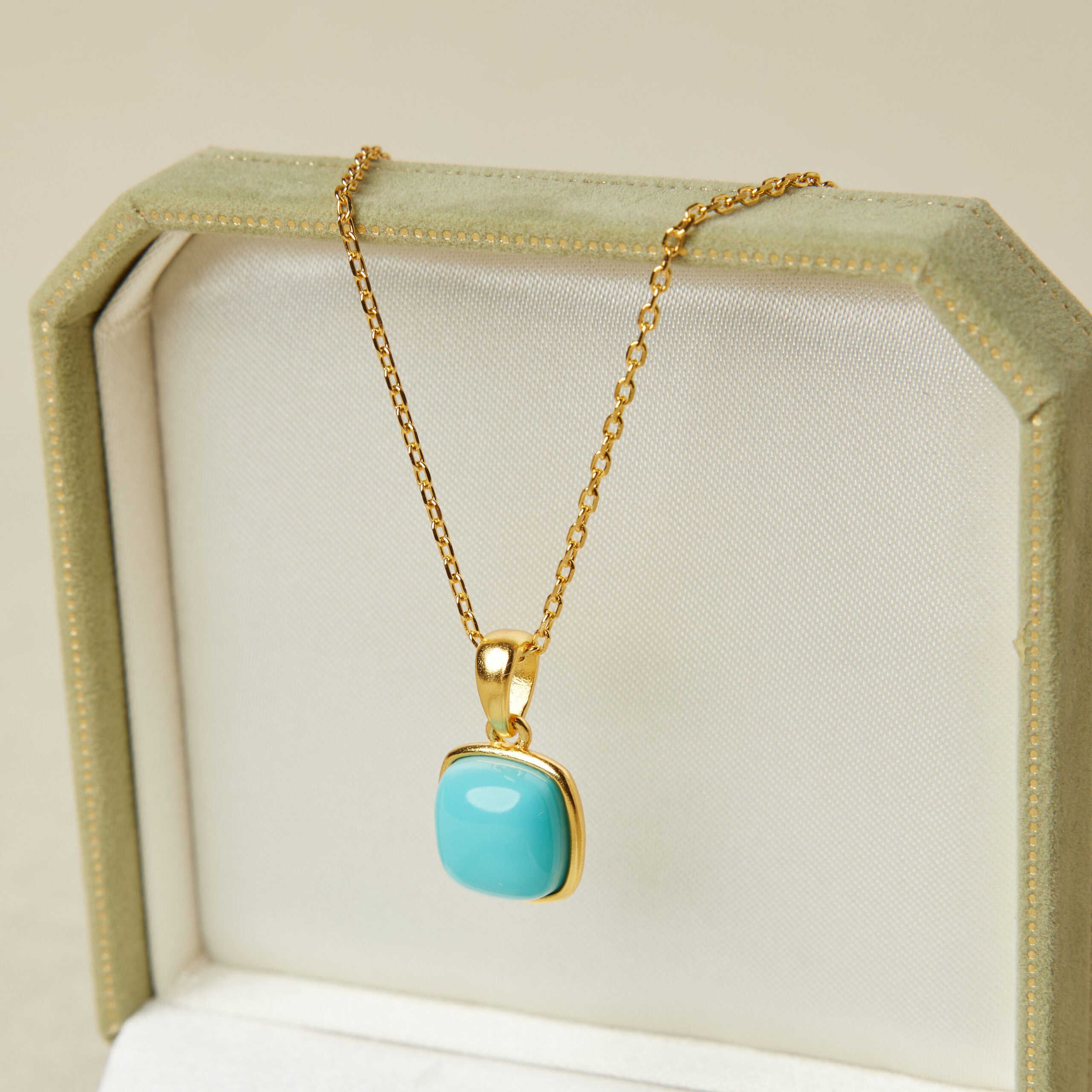 Collier Turquoise – Carré Enchanté, Argent Plaqué Or