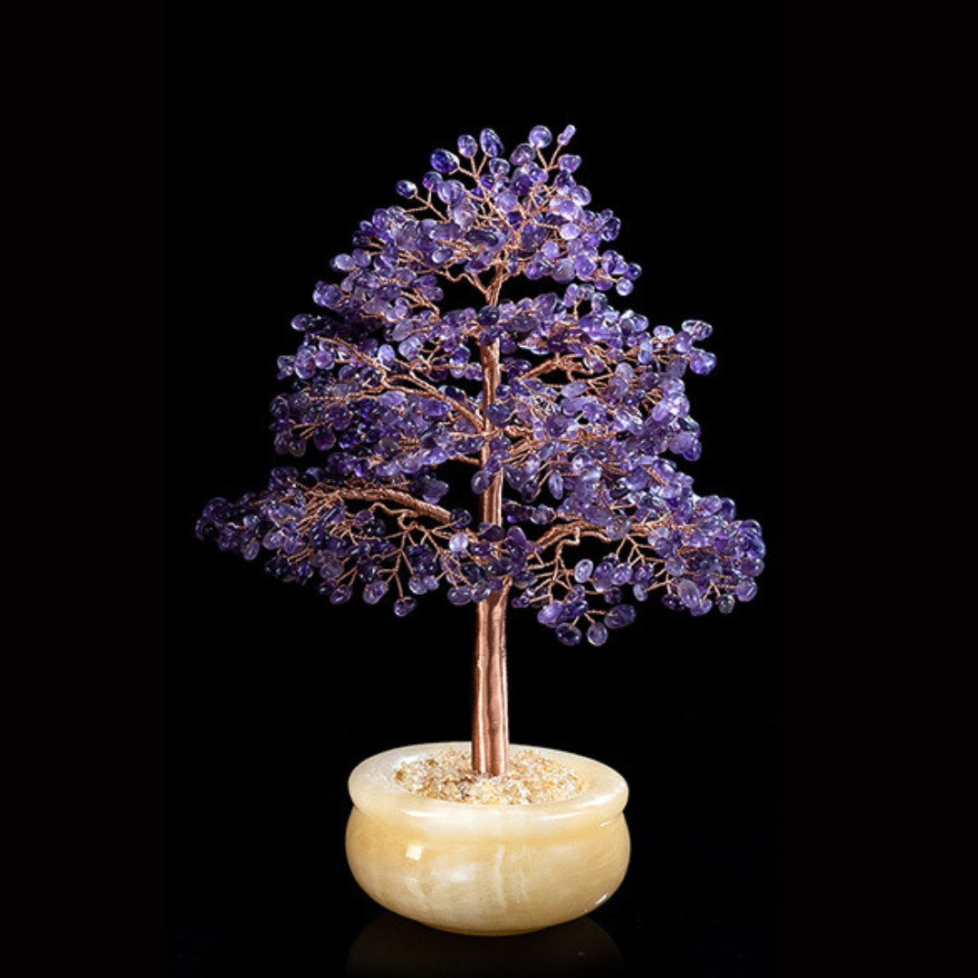Arbre de Vie décoratif en améthyste et citrine, avec des feuilles violettes sur un tronc en cuivre, posé sur un socle en pierre naturelle.