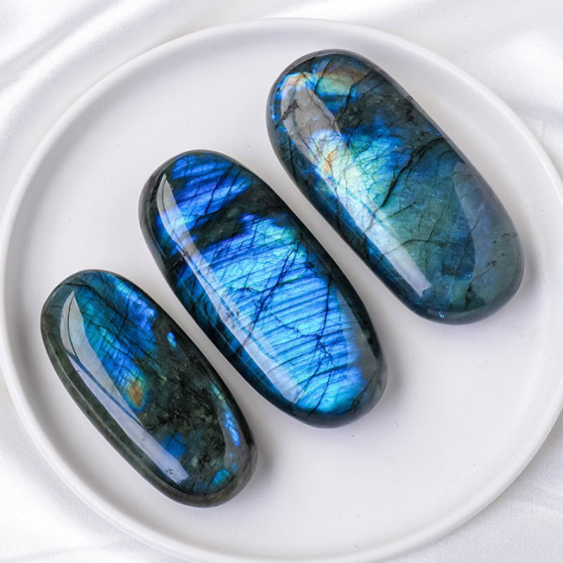 Galet Labradorite – Ciel de Minuit