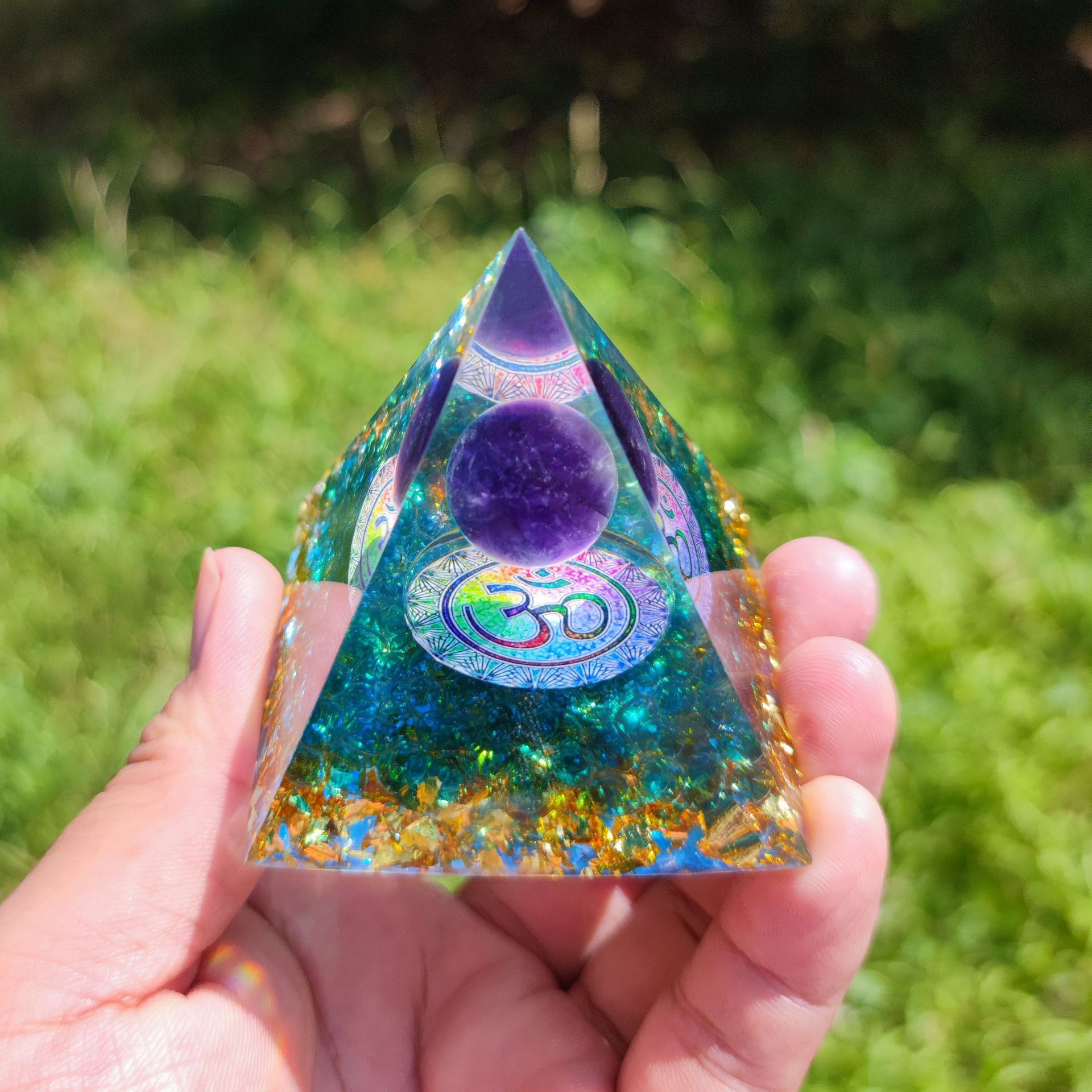 Sérénité – Pyramide Orgonite OM en Améthyste et Aigue Marine