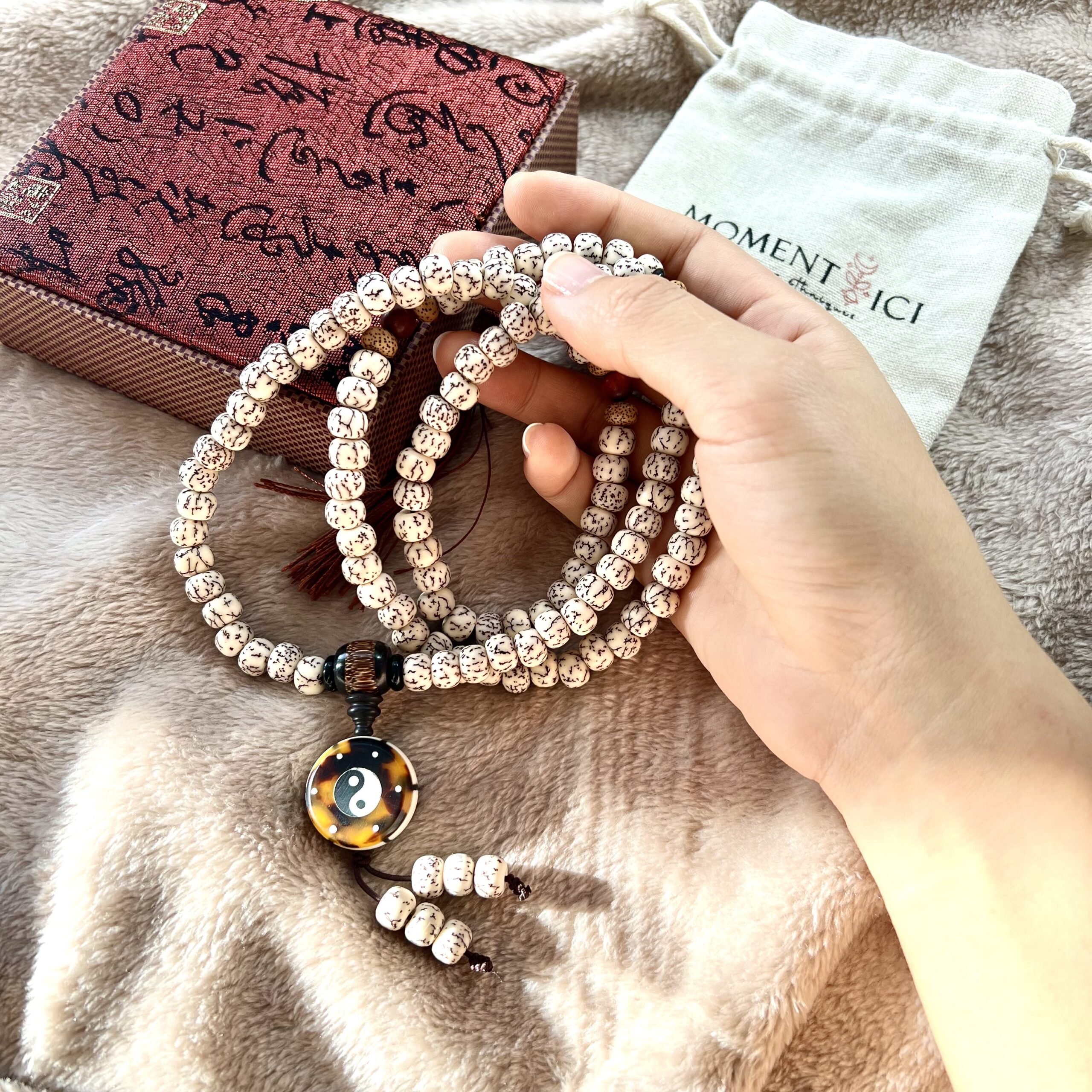 Mâlâ « Yin et Yang » 108 Perles en Graine de Bodhi