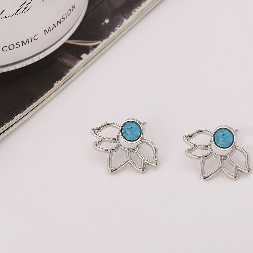 Boucles d’Oreilles ‘Confiance’ avec Lotus en Turquoise Moment ici
