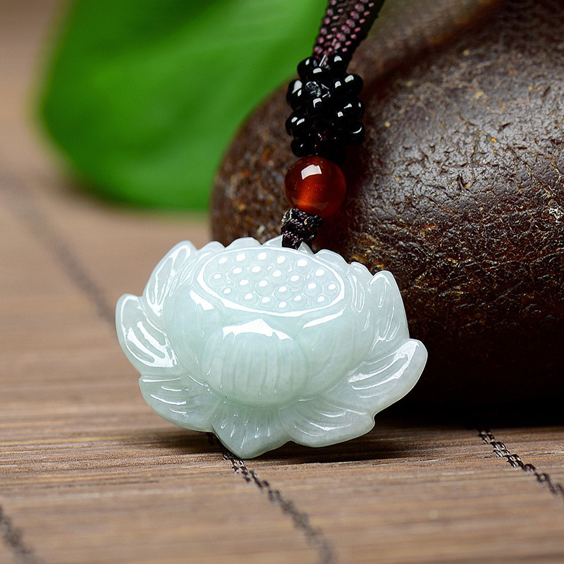 Pendentif « Éveil spirituel » Lotus en Jade blanc Moment Ici