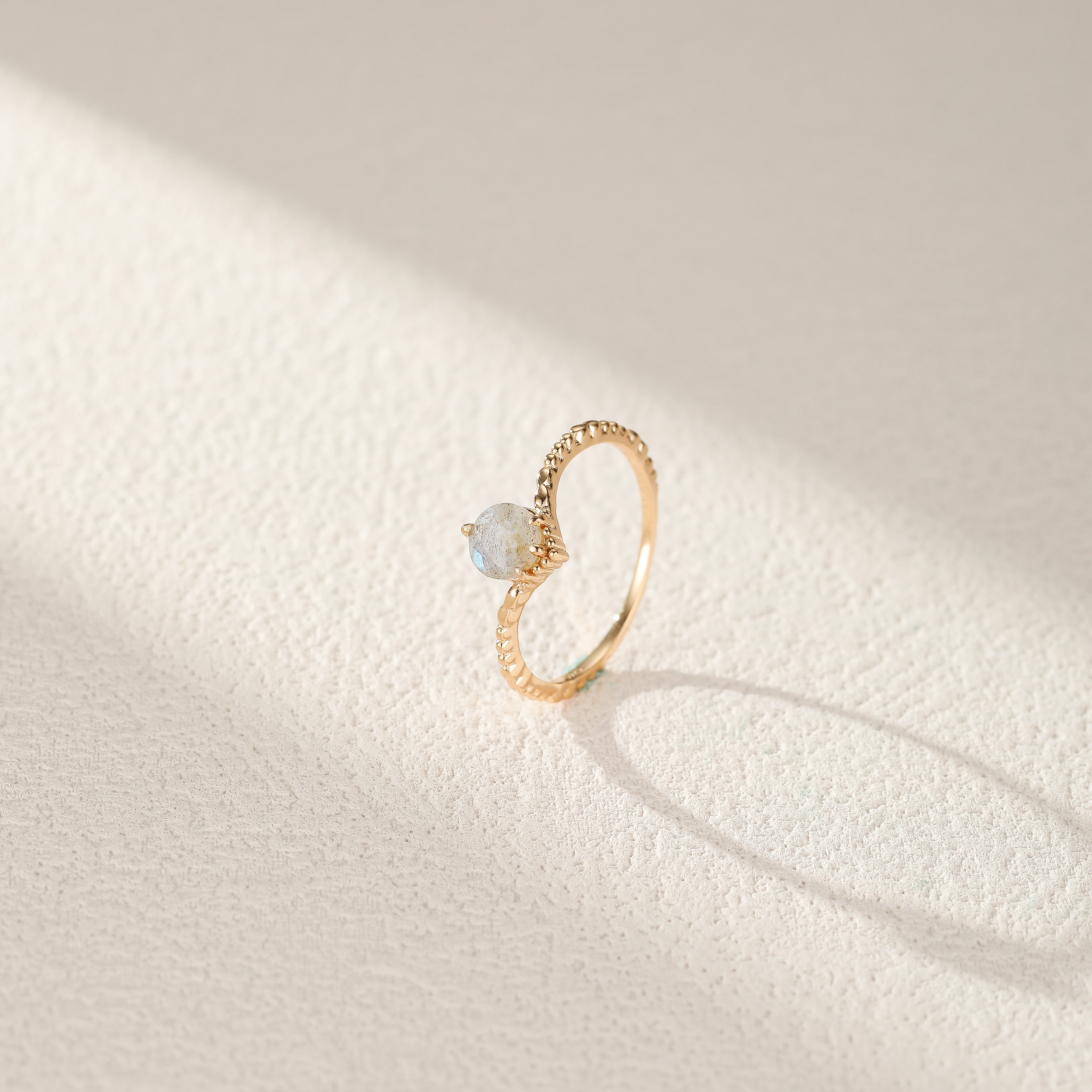 Bague Labradorite – Charme Irisé, Argent Plaqué Or
