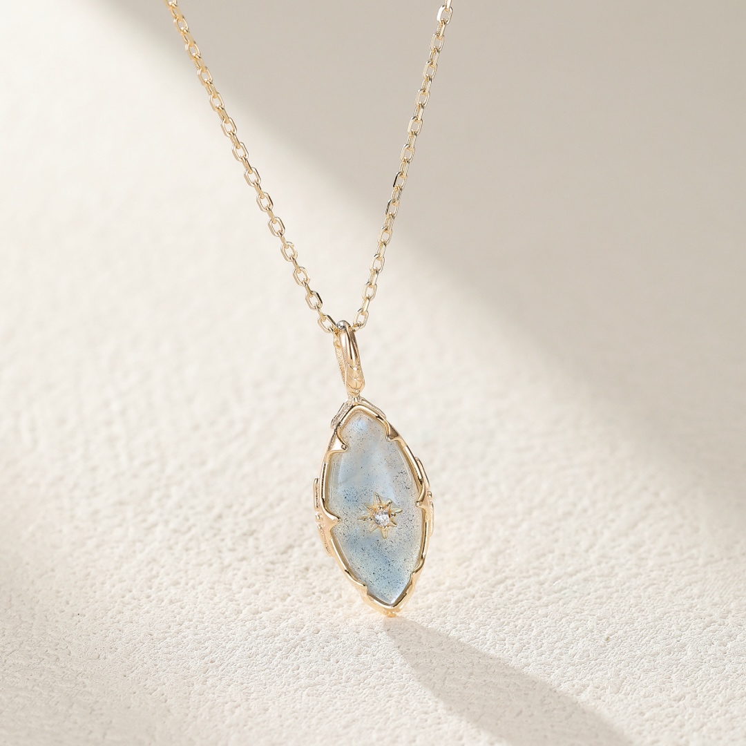 Collier Labradorite – Apaisement Cosmique, Argent Plaqué Or