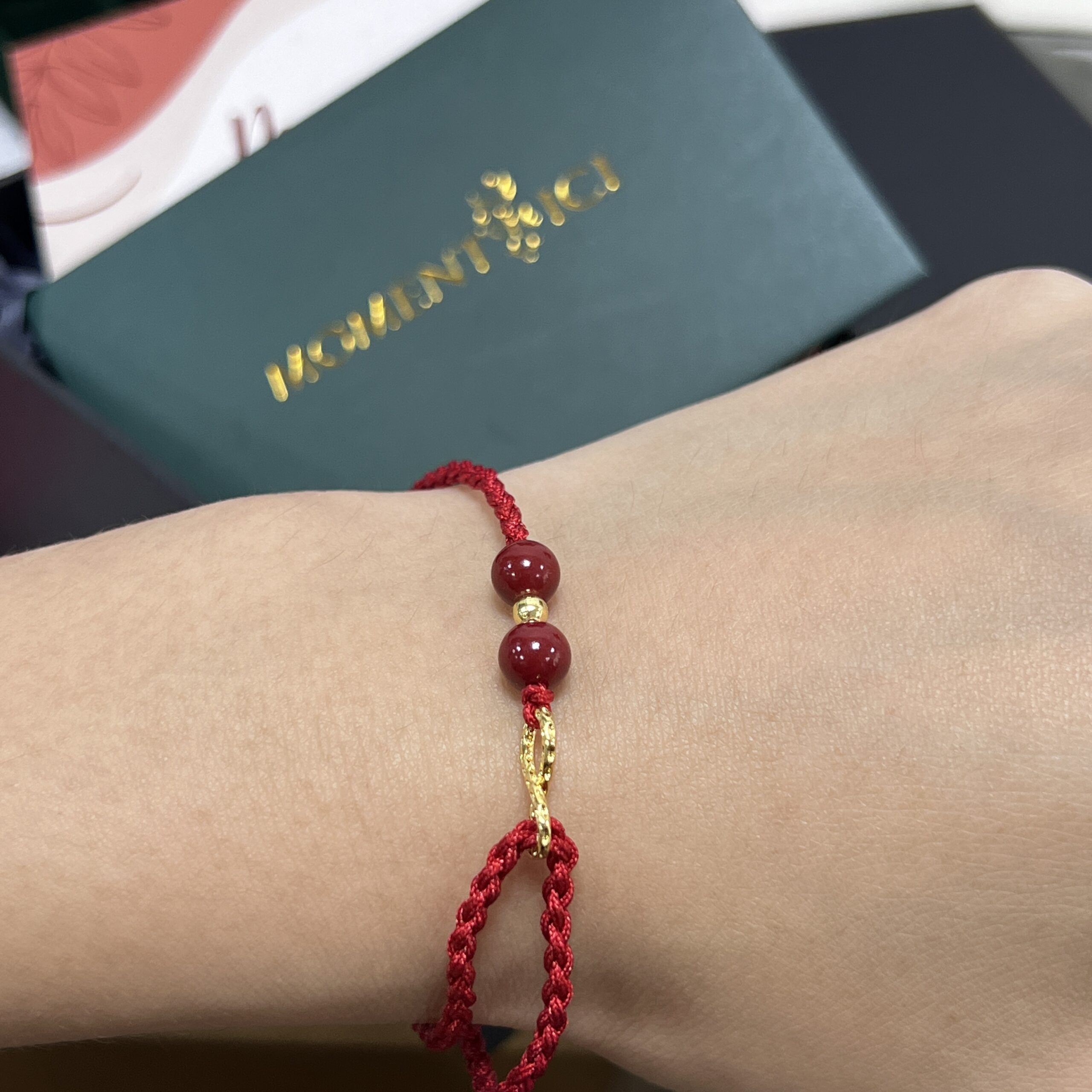 Bracelet Fil Rouge – Bonheur Infini, Plaqué Or photo review