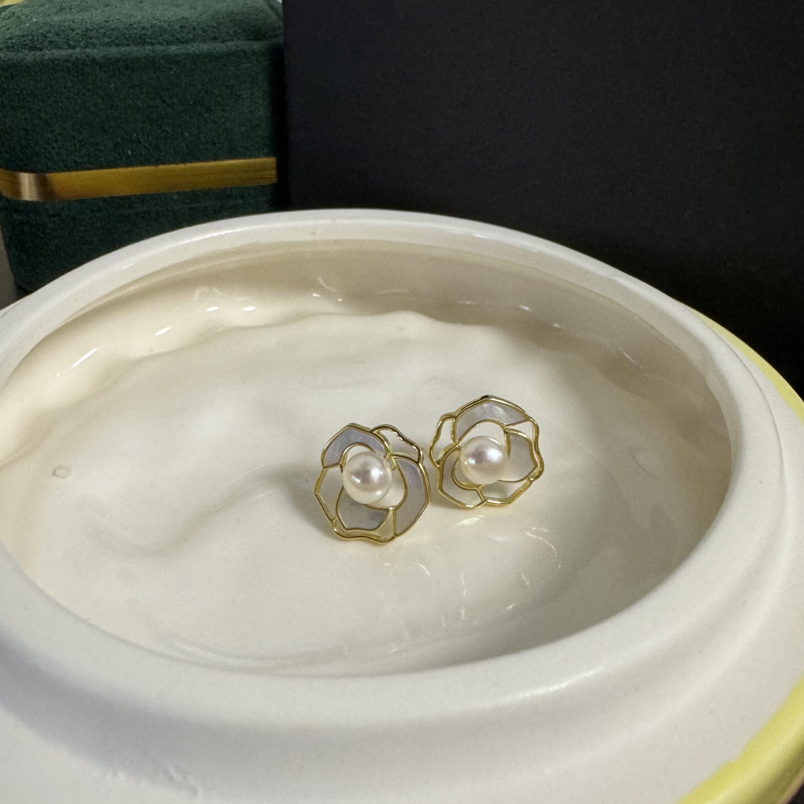 Boucles d'Oreilles Perle – Caresse Florale, Plaqué Or photo review