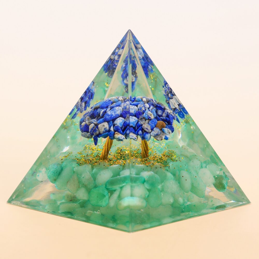 Équilibre Mystique – Pyramide Orgonite Arbre de Vie en Lapis Lazuli et Aventurine