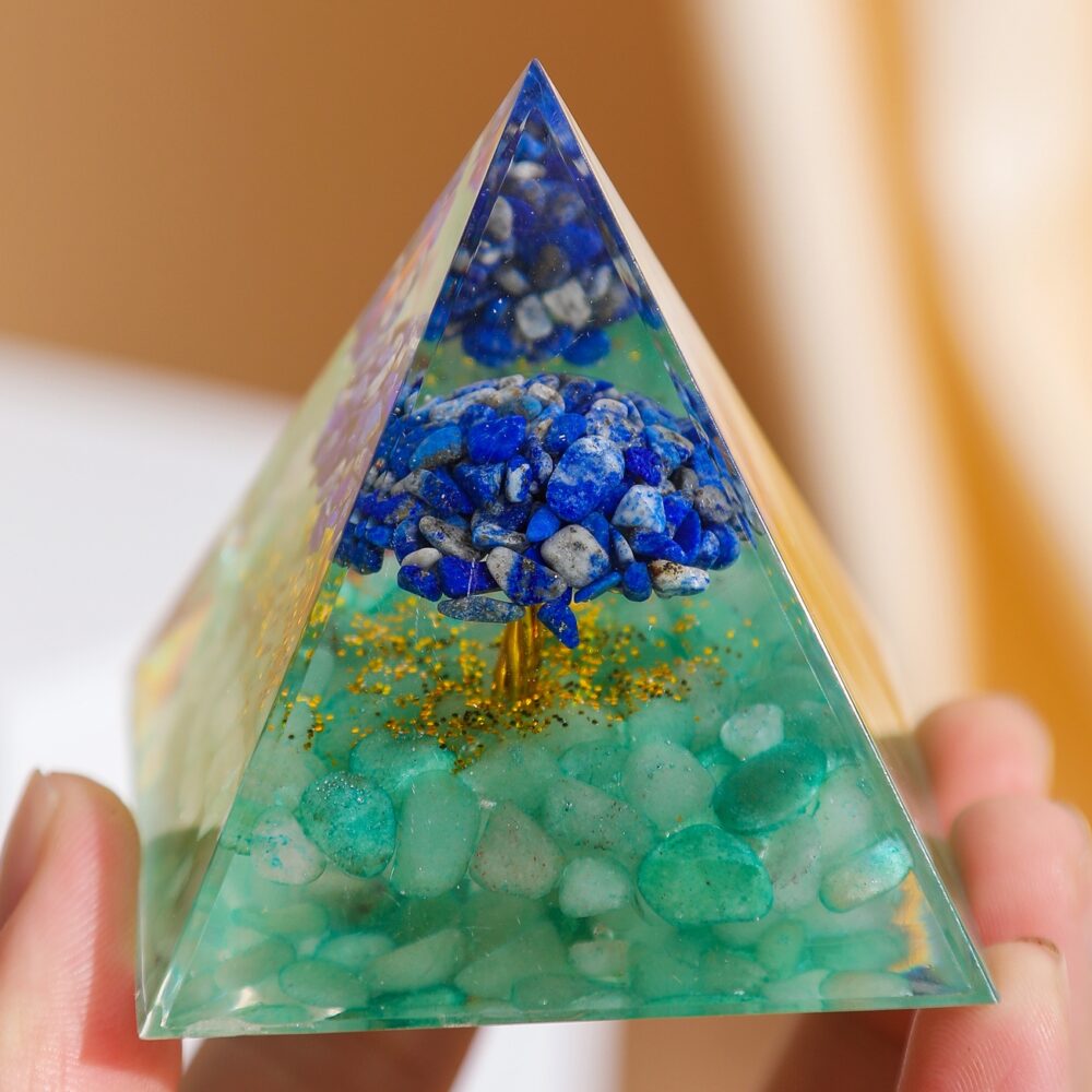 Équilibre Mystique – Pyramide Orgonite Arbre de Vie en Lapis Lazuli et Aventurine