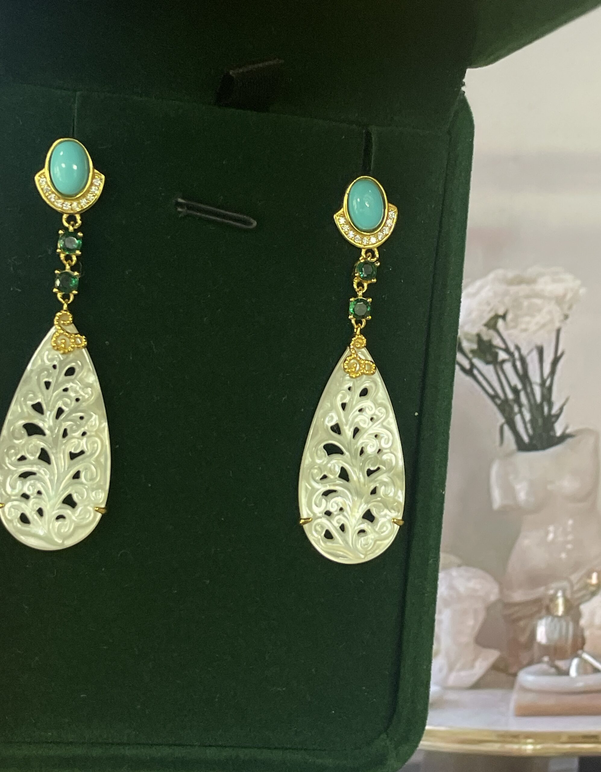 Boucles d'Oreilles Turquoise et Nacre – Élégance Équilibre, Argent Plaqué Or photo review