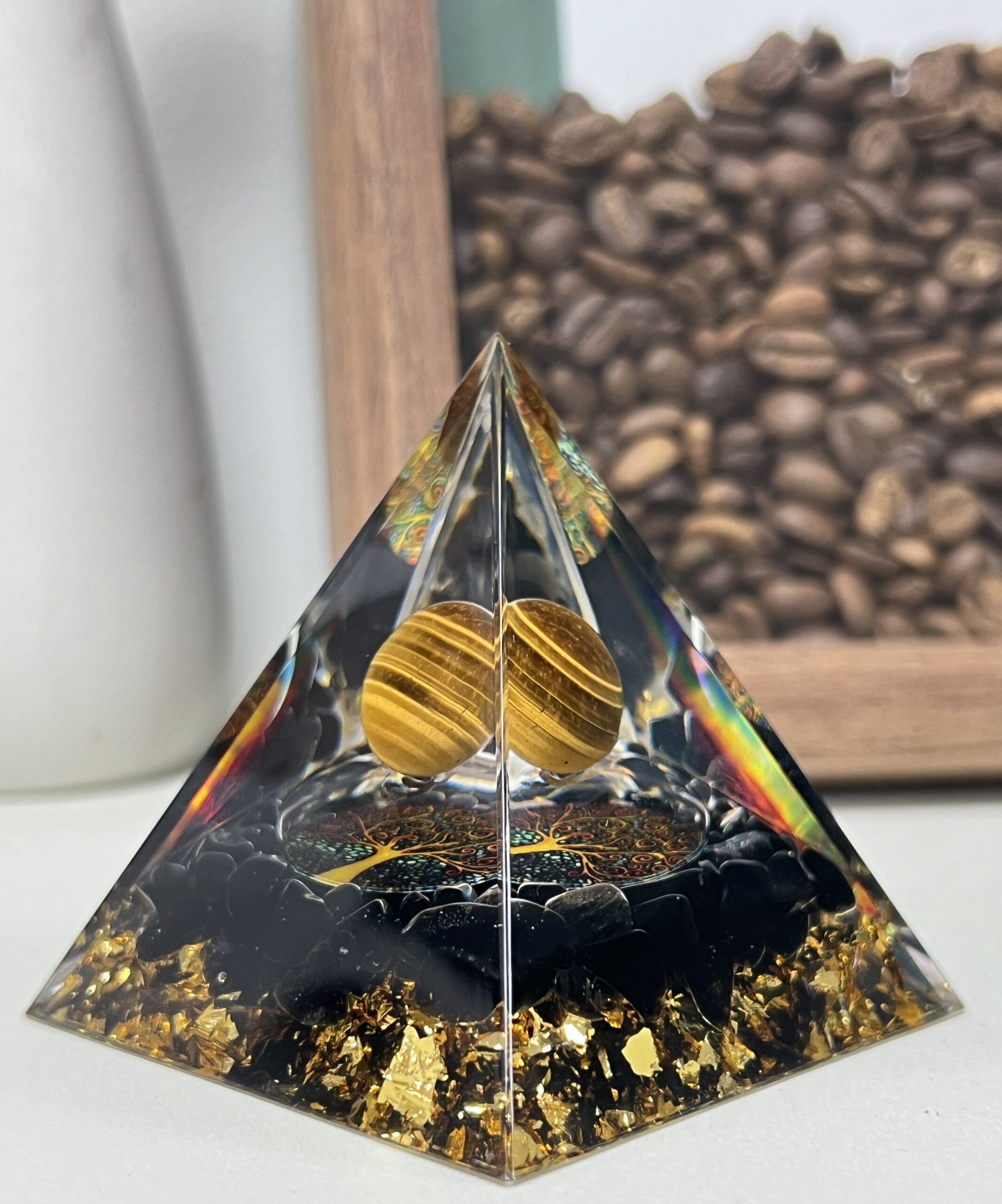 Protection – Pyramide Orgonite Arbre de Vie en Œil de Tigre et Obsidienne photo review