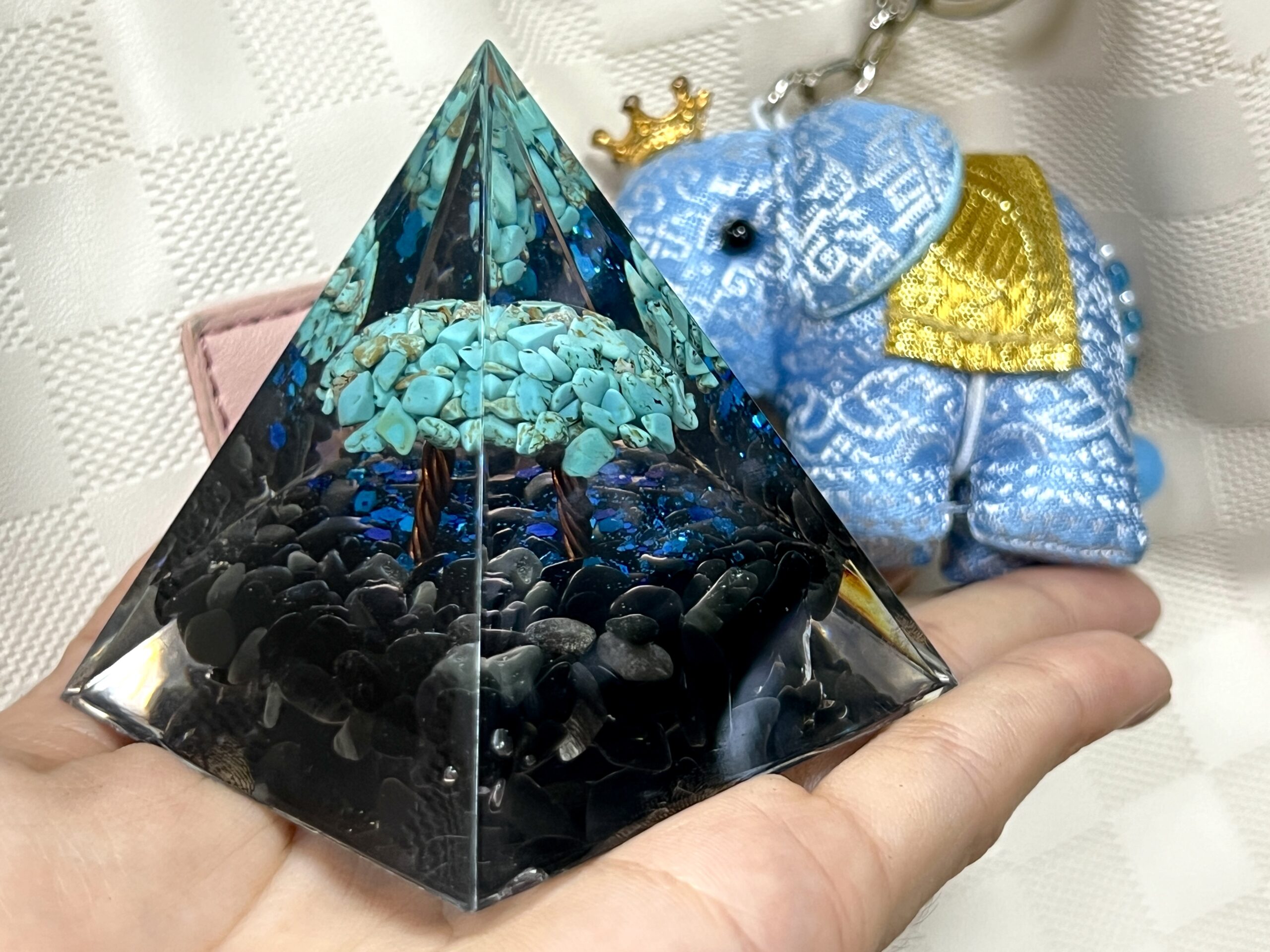 Protection Céleste – Pyramide Orgonite Arbre de Vie en Turquoise et Obsidienne photo review