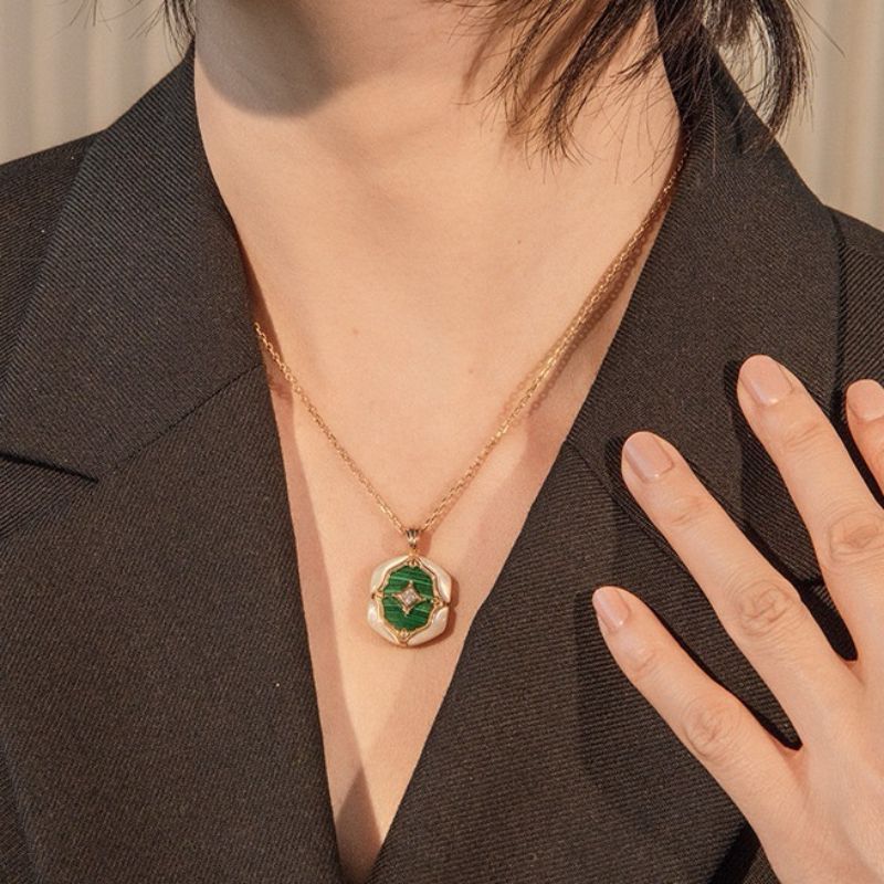 Collier Malachite et Nacre – Astres en Verdures, Argent Plaqué Or