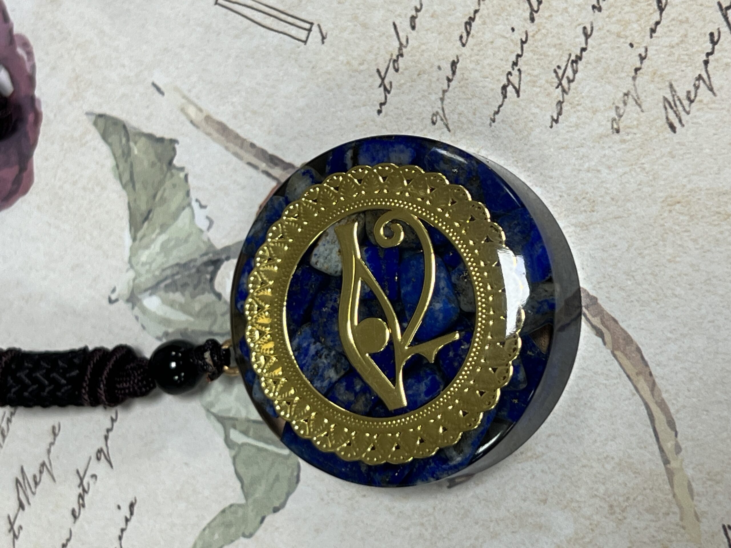 Pendentif Orgonite Lapis Lazuli – Œil Éclatant photo review