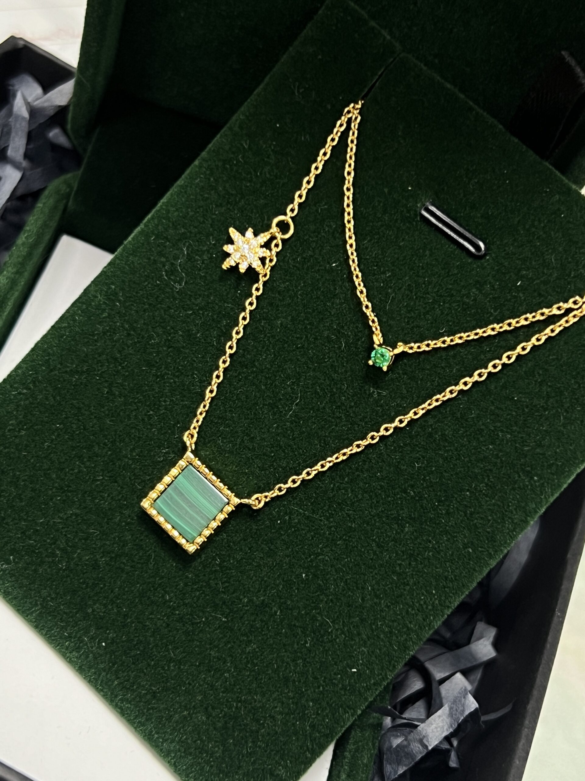 Collier Malachite et Zircon – Éclat Cube, Argent Plaqué Or photo review