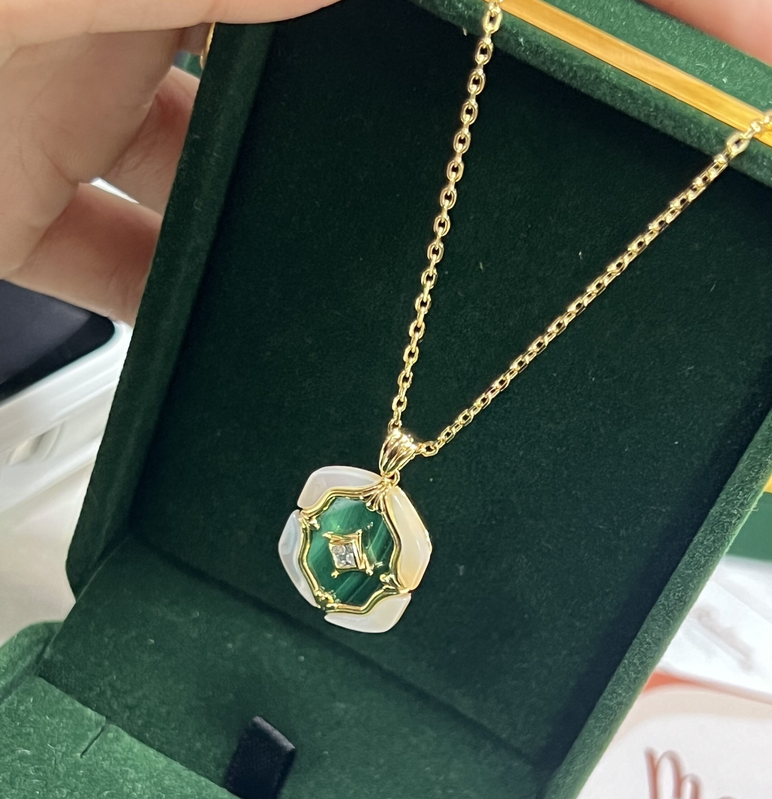 Collier Malachite et Nacre – Astres en Verdures, Argent Plaqué Or photo review