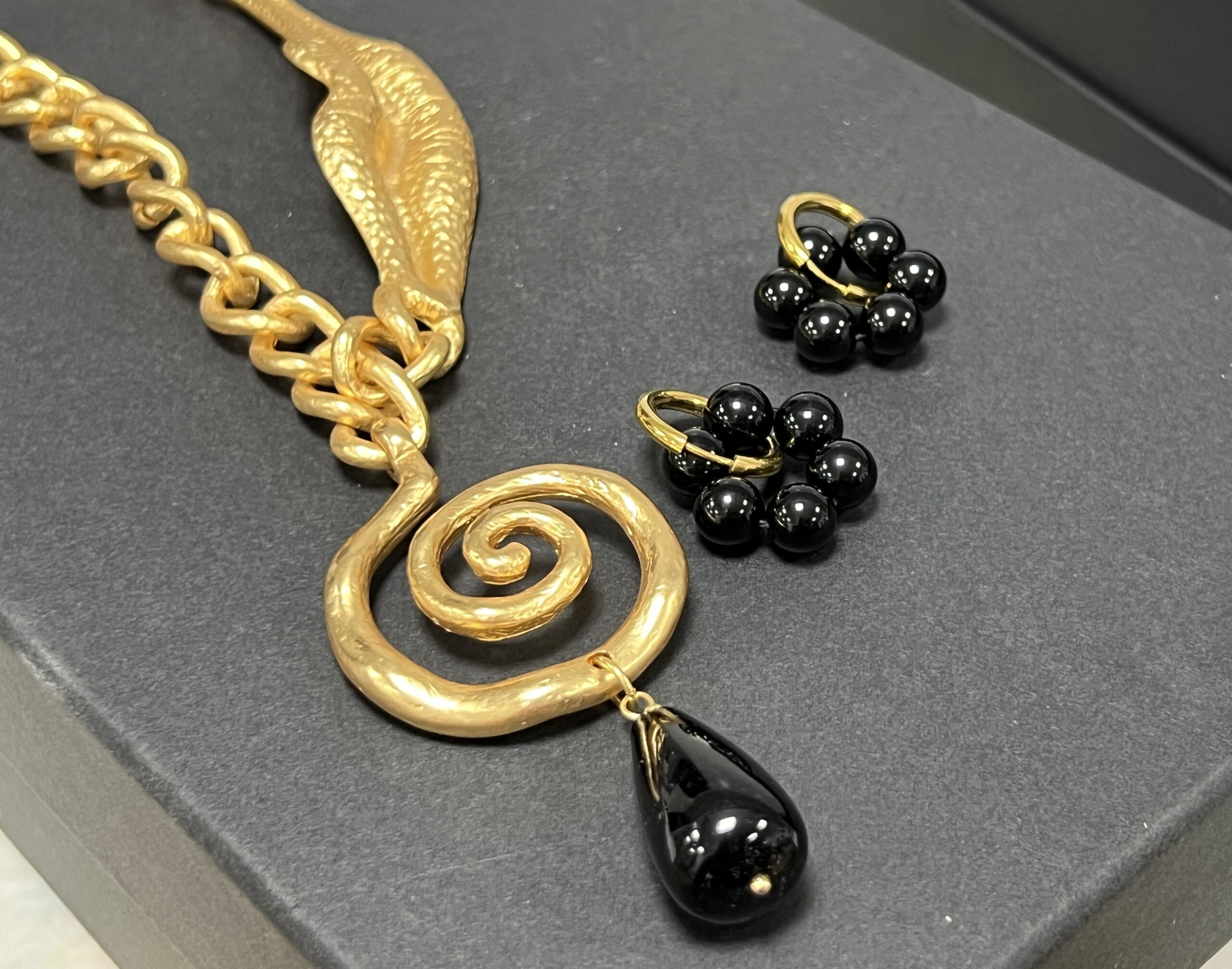 Collier Obsidienne – Vintage Spirale photo review