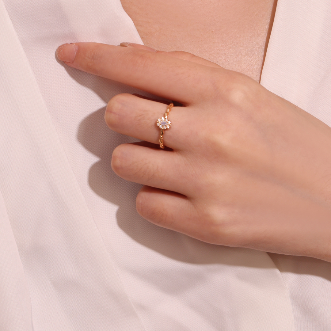 Bague Opale Blanche – Brume Étoilée, Argent Plaqué Or