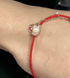 Bracelet Cordon Rouge et Perle – Trésor Marin, Argent Plaqué Or photo review