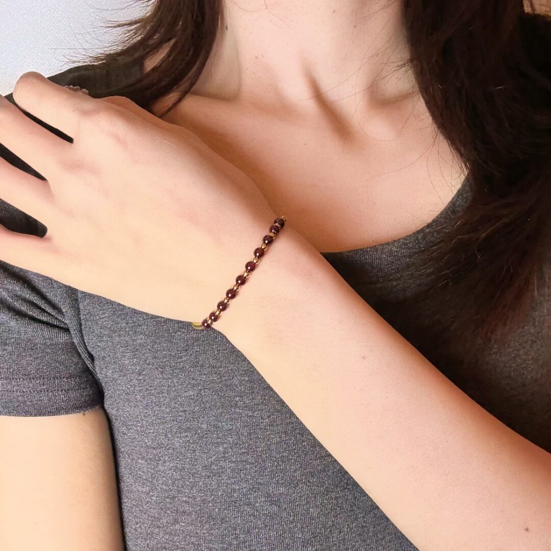 Bracelet Grenat – Rayonnement Solaire, Plaqué Or 18K