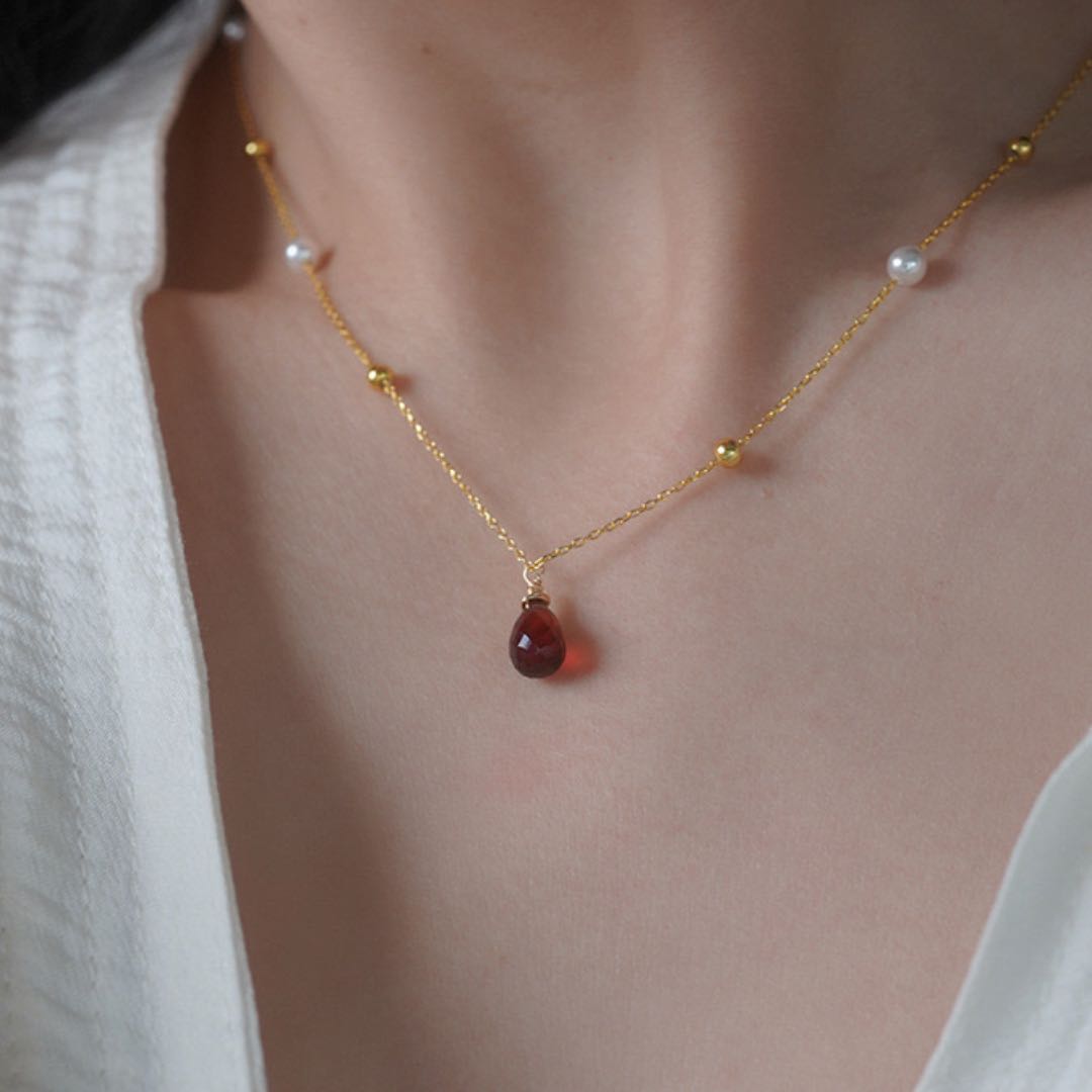 Collier Perles et Grenat – Mélodie d'Amour, Argent Plaqué Or 14K