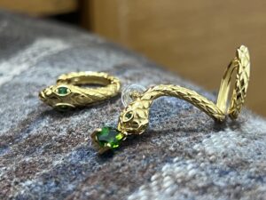 Boucles d’Oreilles Serpent – Spirale de Sagesse, Argent Plaqué Or photo review