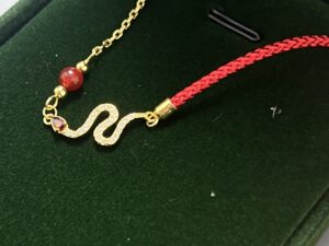 Bracelet Fil Rouge Serpent – Force Mystique, Argent Plaqué Or photo review