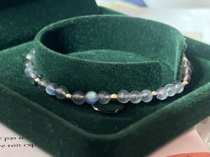 Bracelet Labradorite – Mystère d’Aurore, Laiton Plaqué Or 14K photo review