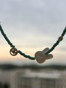 Collier Enfant Nacre et Perle– Mini Charms Magiques photo review