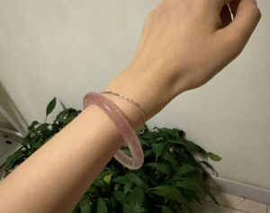Bracelet Jonc Quartz Fraise – Douceur Radieuse photo review