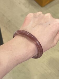 Bracelet Jonc Quartz Fraise – Douceur Radieuse photo review