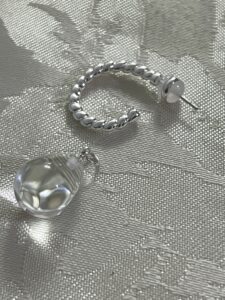 Boucles d’Oreilles Cristal de Roche – Goutte Spirale, Argent photo review