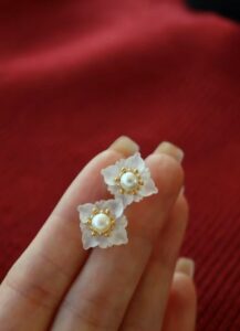 Boucles d'Oreilles Quartz Clair et Perle – Floraison Tranquille, Argent Plaqué Or photo review