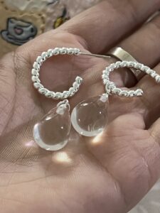 Boucles d’Oreilles Cristal de Roche – Goutte Spirale, Argent photo review