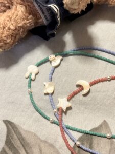Collier Enfant Nacre et Perle– Mini Charms Magiques photo review