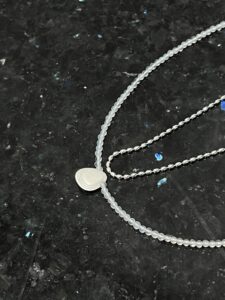 Collier Cristal de Roche – Goutte Discrète, Argent photo review