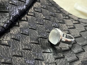 Bague Cristal de Roche – Aura Carrée, Argent photo review