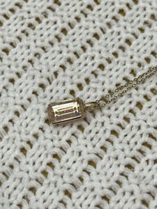 Collier Cristal de Roche – Reflet Précieux, Argent Plaqué Or 10K photo review