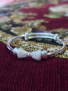 Bracelet Enfant Nœud Papillon – Douce Élégance, Argent photo review
