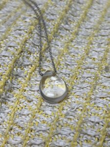 Collier Cristal de Roche – Larme de Lumière, Argent photo review